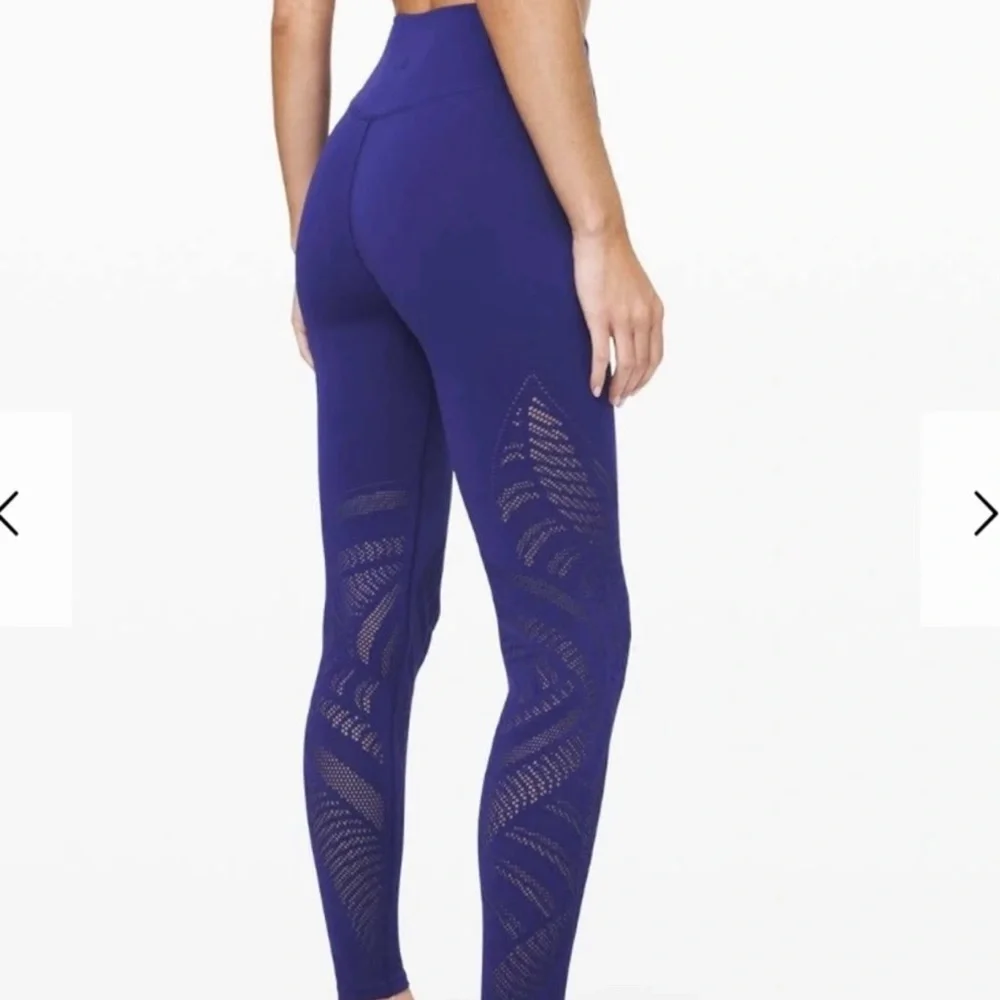 Lululemon Reveal Tight *En Avante 26” - Picture 2 of 6